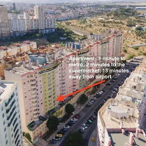 Appartamento 1-minute Walk To The Metro And 2 To The Supermarket